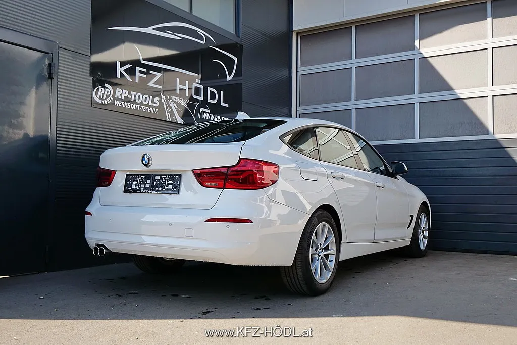 BMW 320d xDrive Gran Turismo Advantage Image 2