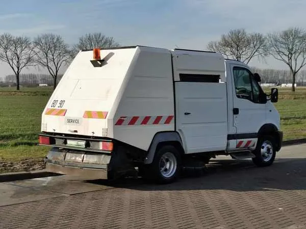 Renault Mascott 130 -35 SWEEPER Image 3